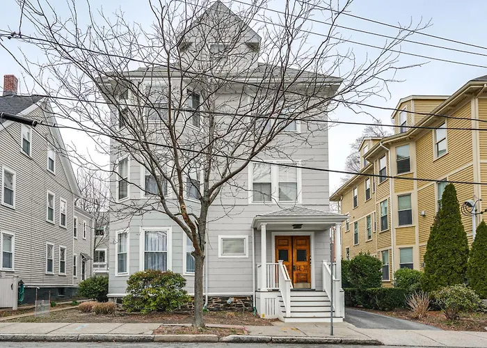 Walk To Harvard Square: Apartment In Cambridge