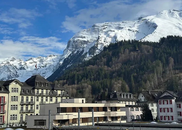 Zentrales 2,5-Zimmer Apartment Mit Mega Bergblick
