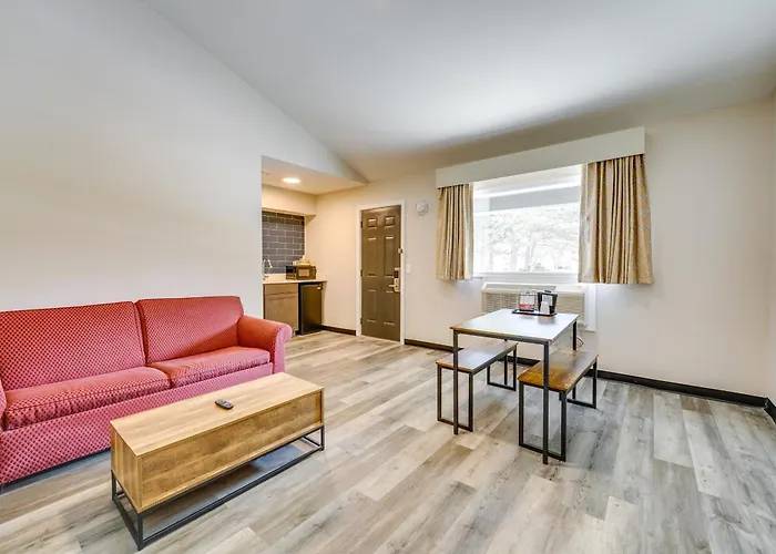 Pet-Friendly Studio Near Lighthouse Beach!