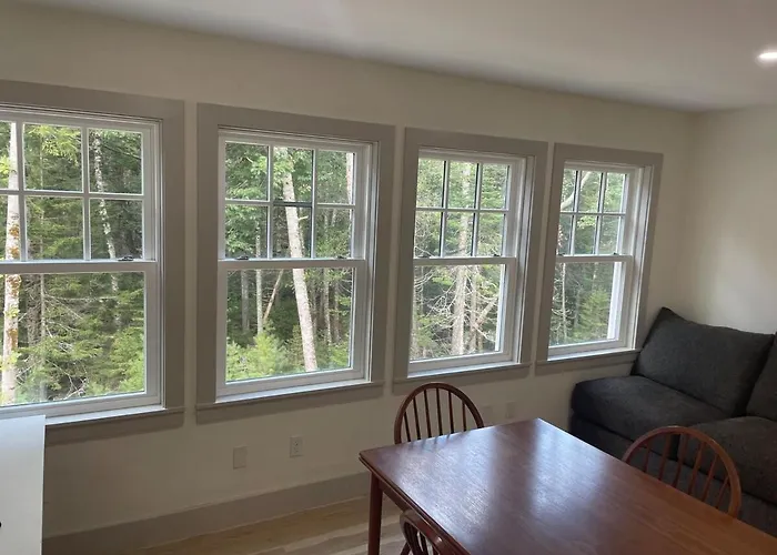 Blue Hill Apartment In The Woods