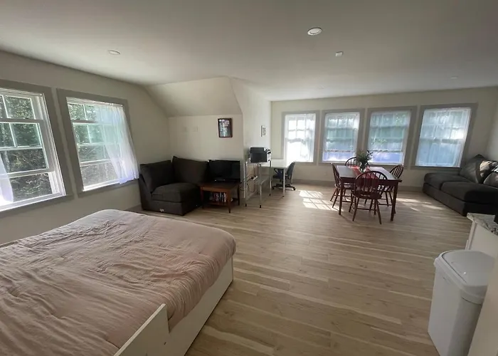 Blue Hill Apartment In The Woods