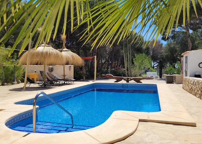 Casa Caledonia - Appartement dans villa avec jardin arboré et piscine à 500 M de la mer