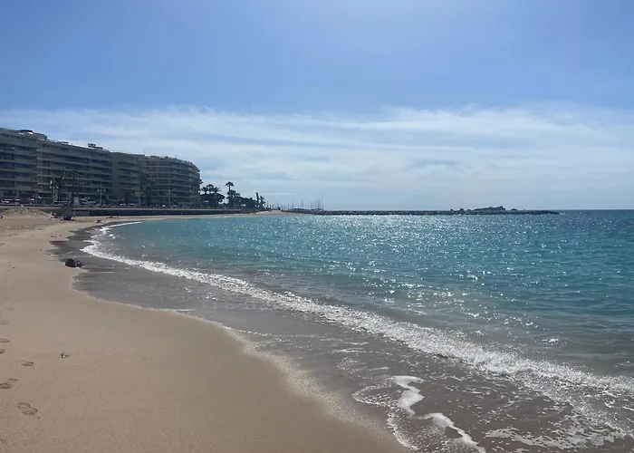 Frejus Plage, 30 Metres De La Plage, Tout A Pieds !