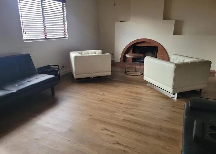 3Br & Loft Near Palmdale Hospital
