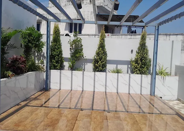 Swagan Home Stays Air Conditioned Deluxe One Bed Room Studio Apartment