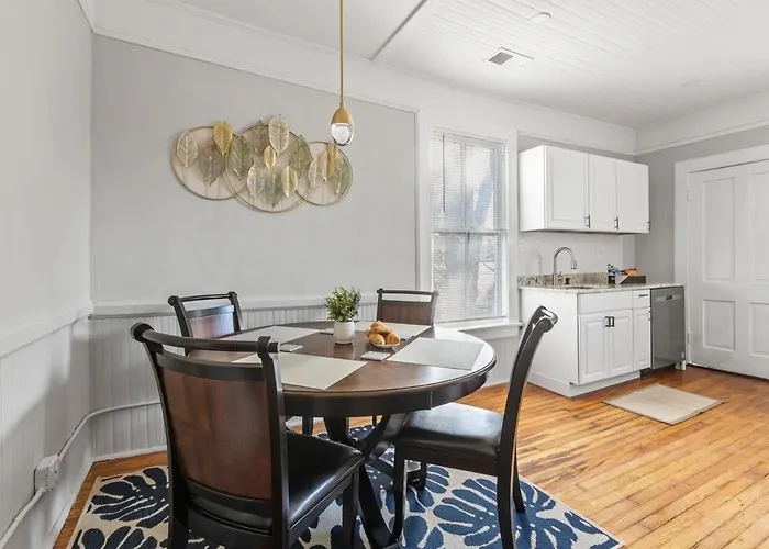 Luxury 1 Bed Downtown Columbia Upstairs
