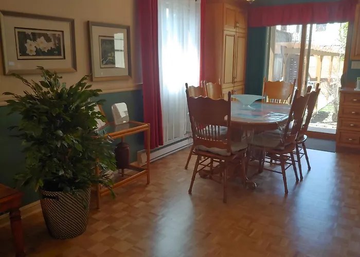 3 Bedrooms 3 Beds Near Metro -2 Parking Free