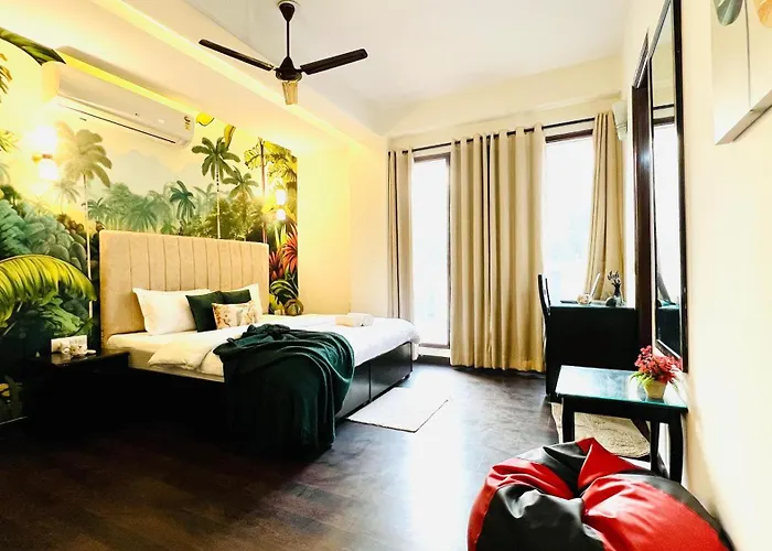 Bluo Classic Studio - Green Park Hauz Khas Village
