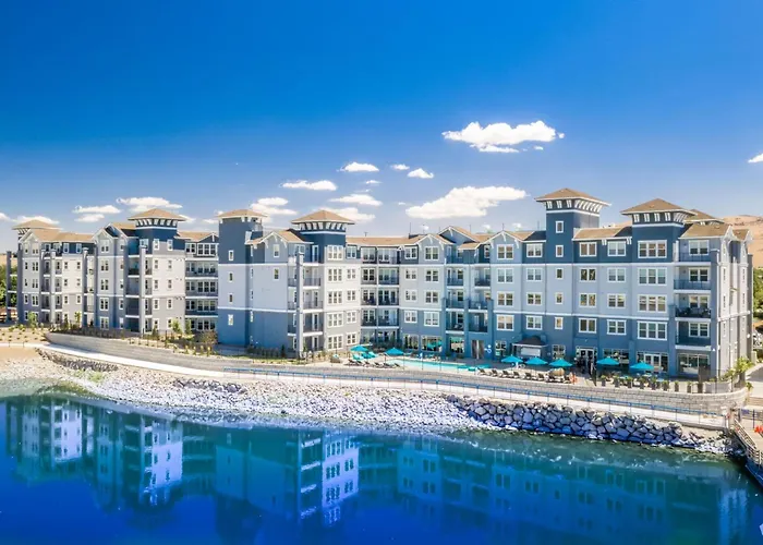 Sparks 2Br Waterfront - Spring Getaway & Rooftop