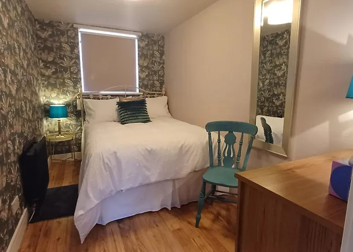 Garden Apartment Morpeth- With Lockable Bike Storage!