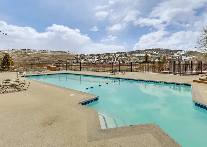 2 Mi To Granby Ranch: Mtn Condo W/ Hot Tub!