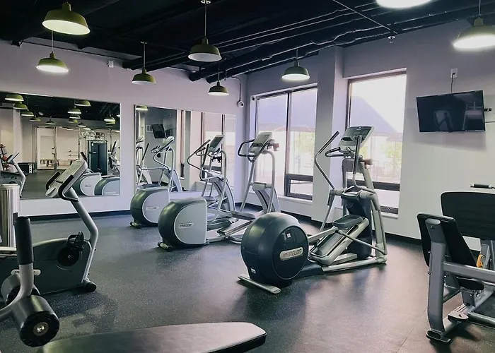 Modern Condo Dwntn Hartord Xl Center Gym