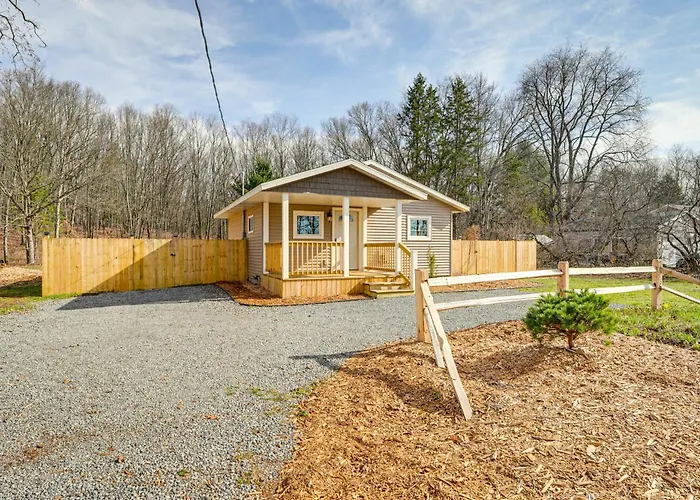 Boat, Fish & Hike: Cozy Getaway In Twin Lake!