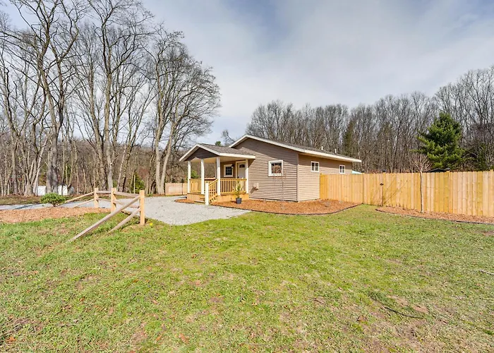 Boat, Fish & Hike: Cozy Getaway In Twin Lake!