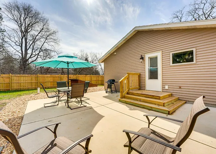 Boat, Fish & Hike: Cozy Getaway In Twin Lake!