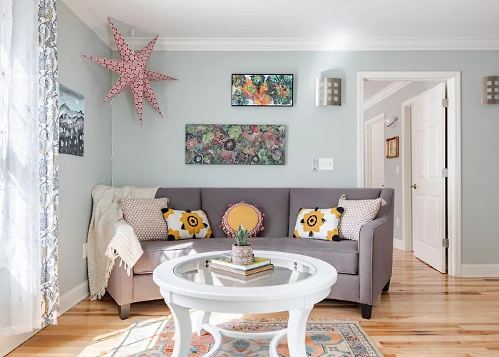 Pet Friendly - Cozy Nut Shell