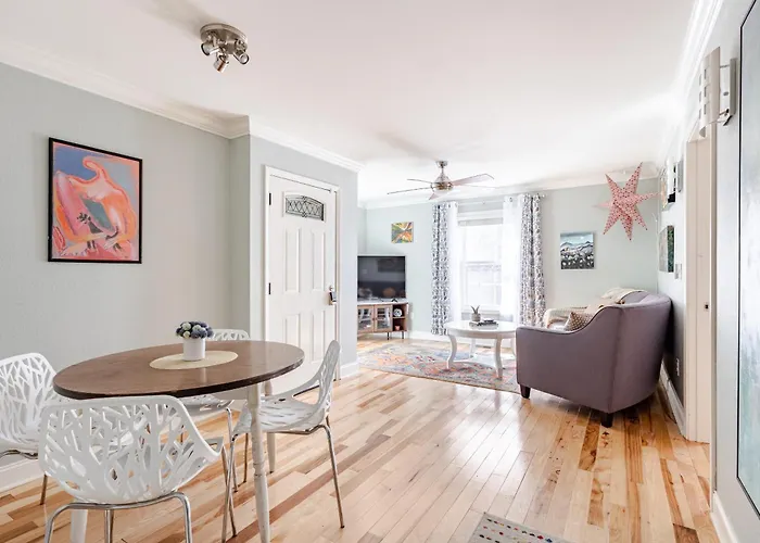 Pet Friendly - Cozy Nut Shell