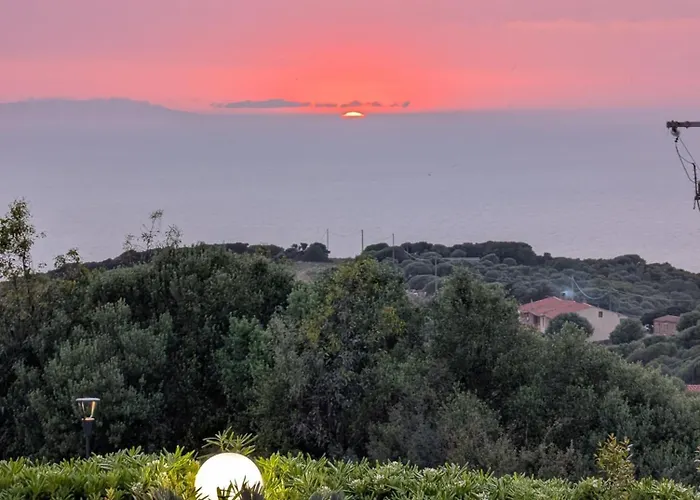 Appartamento isola rossa vista mare