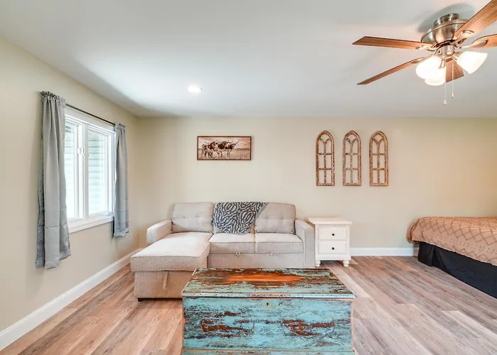 Studio Stay W/ Deck In Missouri Wine Country