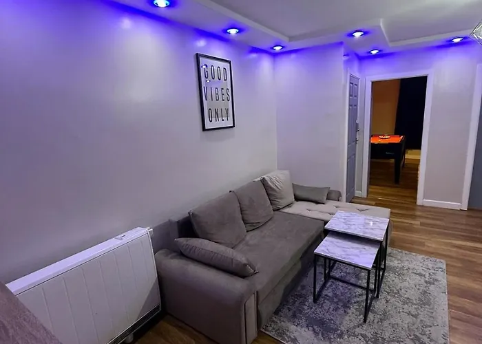 Luxury Modern Apartment, Sleeps 4 And Games Room