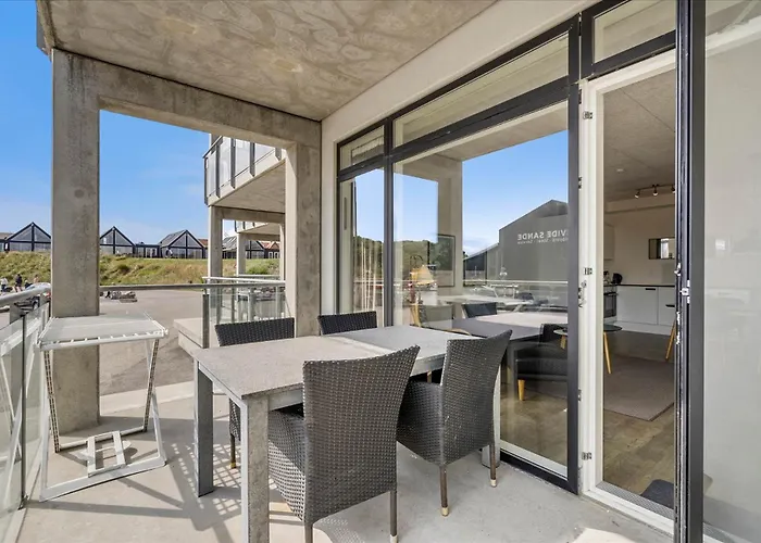 Beautiful Harbor View Apartment