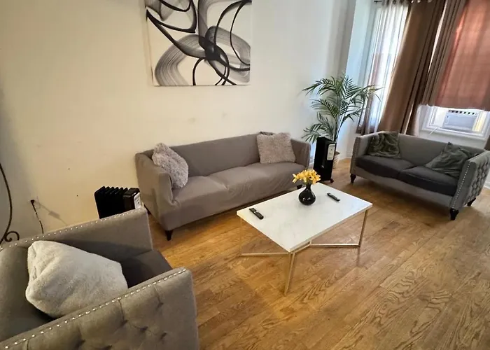 4 Rooms Family House With Backyard, Laundry And Parking