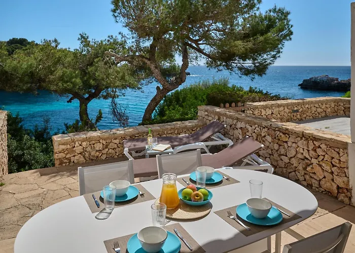 Waterfront Apartment 'Maria'. Pool. Wifi