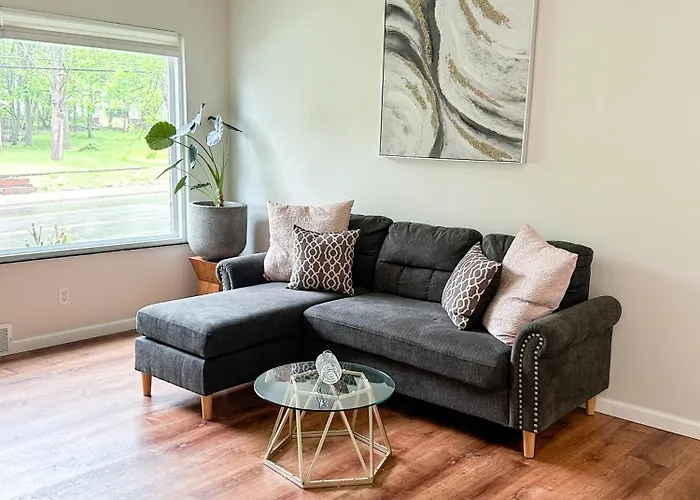 Akron Abode - 2Pm Check In & Out