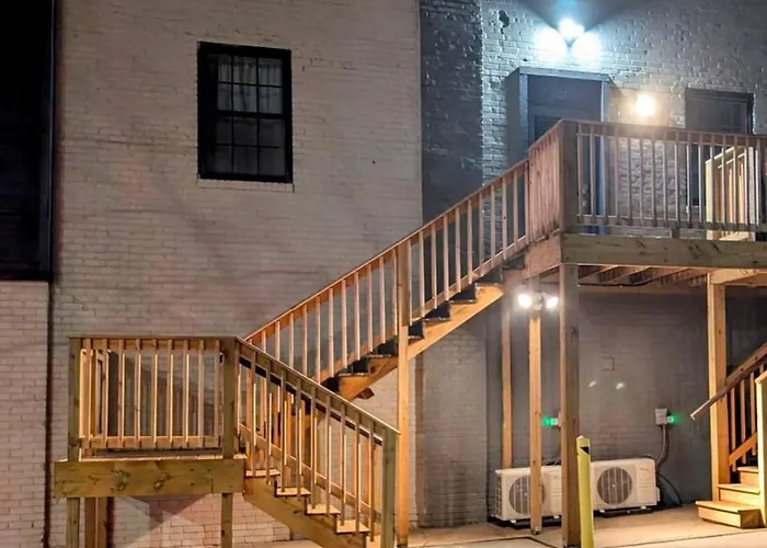 New Modern 2 Bedroom In Excellent Location