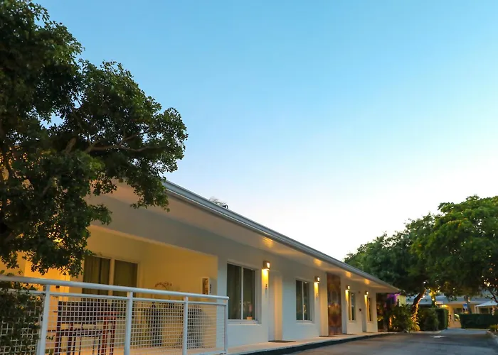 Orchid Key Inn - Adults Only