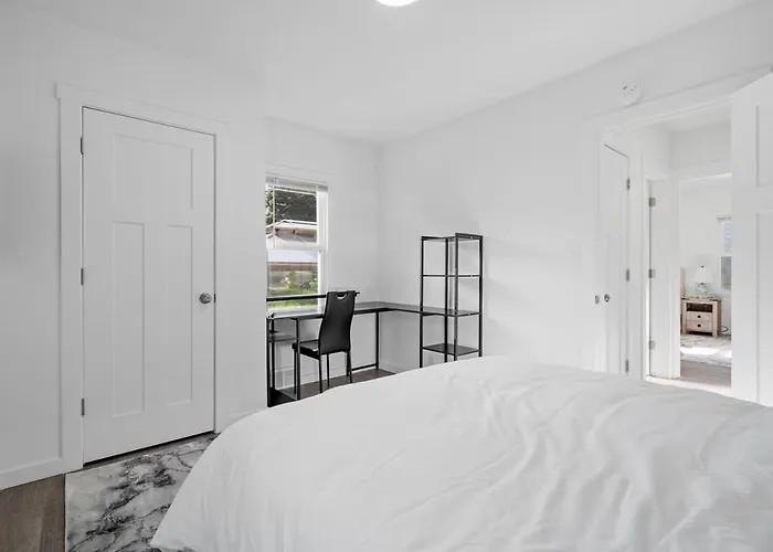 Movie Game Room & Fire Pit Luxury Spacious Home