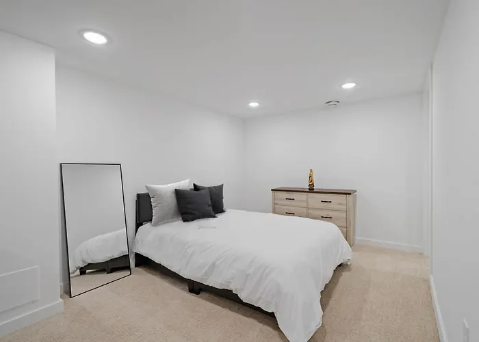 Movie Game Room & Fire Pit Luxury Spacious Home