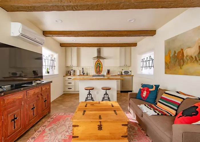 Historic Adobe Casita Downtown Specious 620 Sq Ft, King Bed And Patio