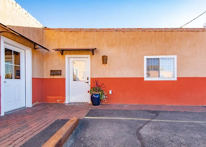 Historic Adobe Casita Downtown Specious 620 Sq Ft, King Bed And Patio