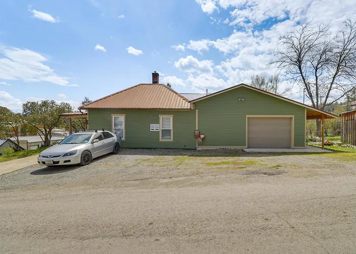 Mtn-View Eureka Apartment: Walk To Eateries!