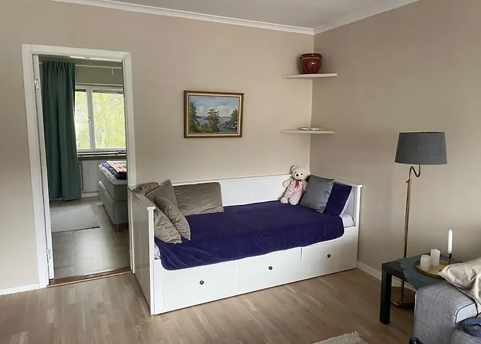 Newly Renovated, Spacious Flat!