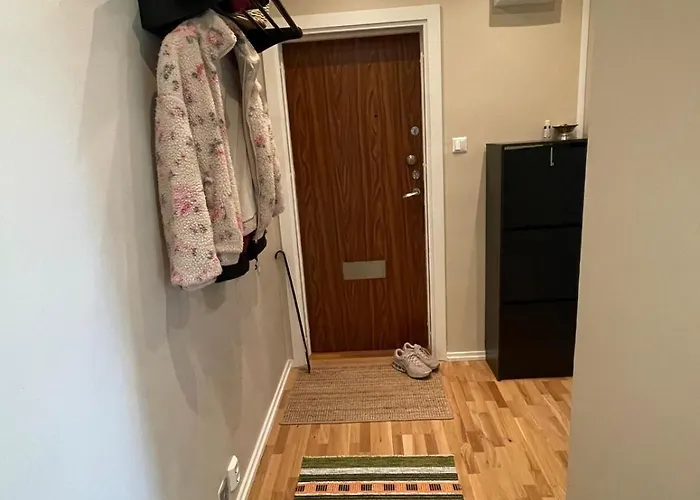 Newly Renovated, Spacious Flat!