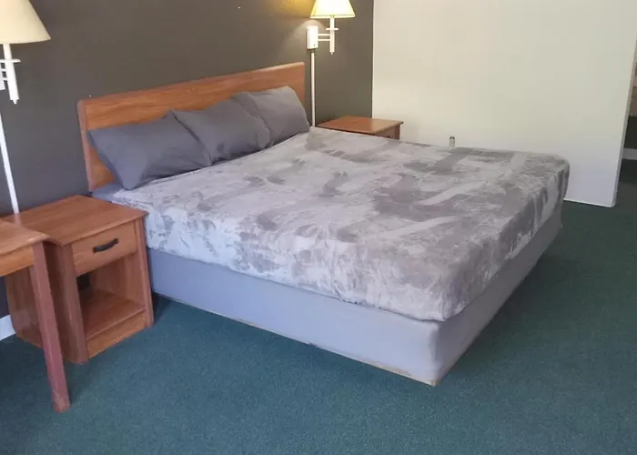 King Bed Hotel Studio 103