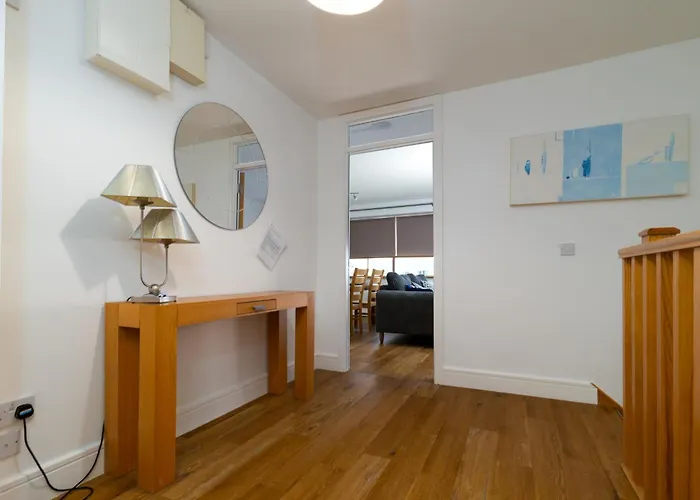 Geata Na Cathrach - Galway Lakeside Apartments