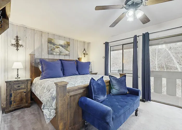 Downtown Creekside Getaway