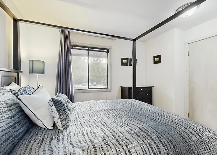 Downtown Creekside Getaway