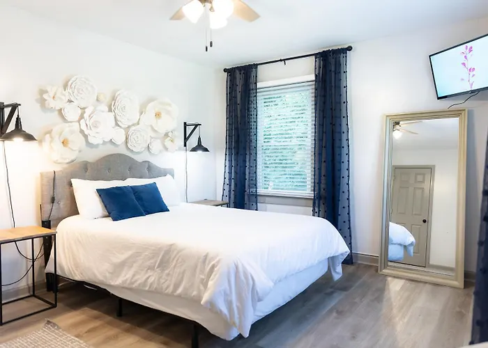 Blue Bungalow W/ Free Golf Cart 1/2 Mi From Square
