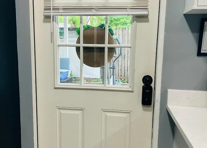 Fancy Studio Private Entrance