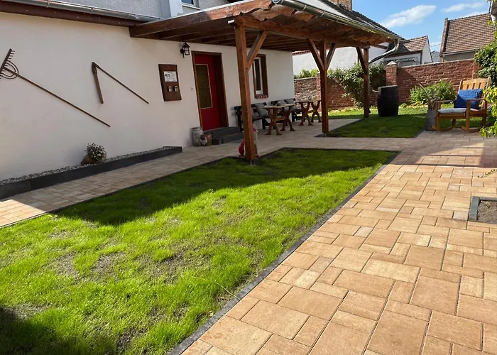 Bei Der Kahnfaehrfrau Mit Neuem Innenhof Garten