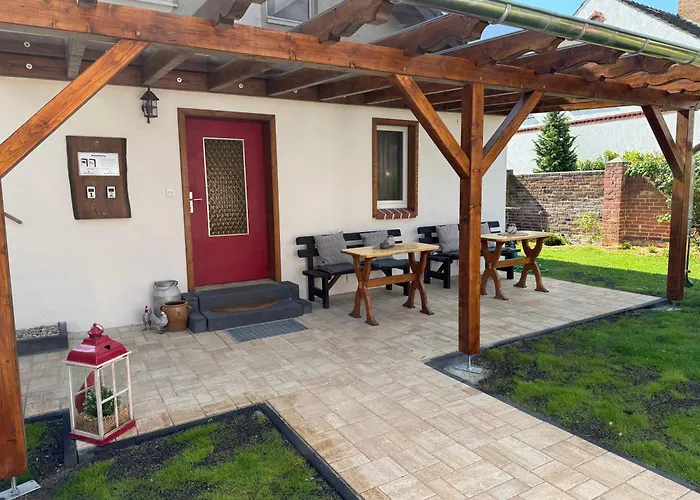 Bei Der Kahnfaehrfrau Mit Neuem Innenhof Garten