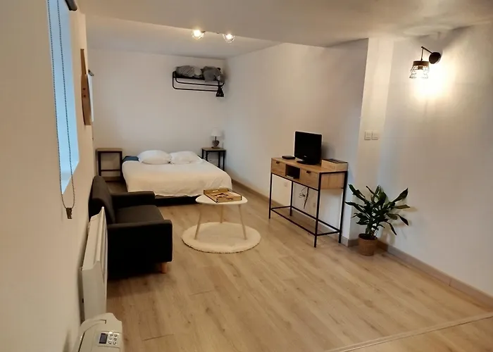 Chez Mathilde, Studio Sur Laval