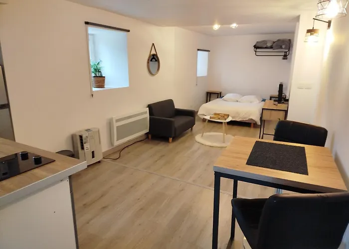 Chez Mathilde, Studio Sur Laval