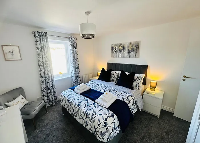 Kilmartin Court Apartments - No3 By The Sea & No2 With A View - Free Parking