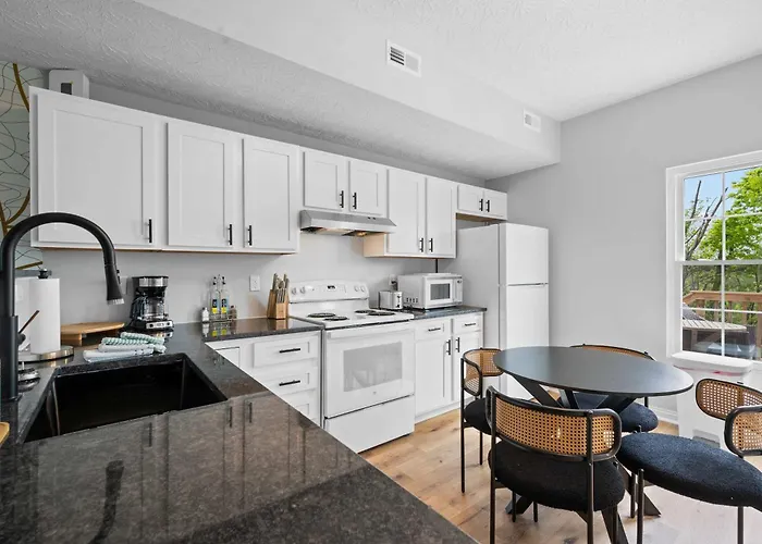 2Br Condo Near Ark For 6 Guests - Free Parking