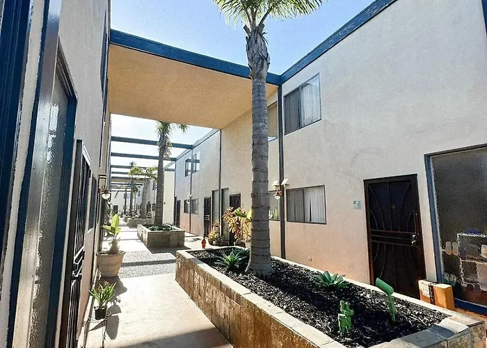 Spacious 2Br Townhouse - 3 Queens - Sleeps 8